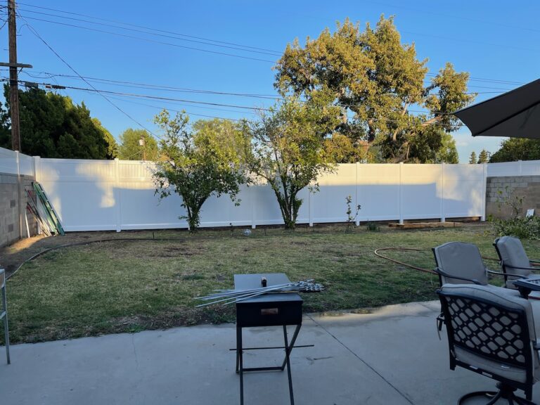 white vinyl fence