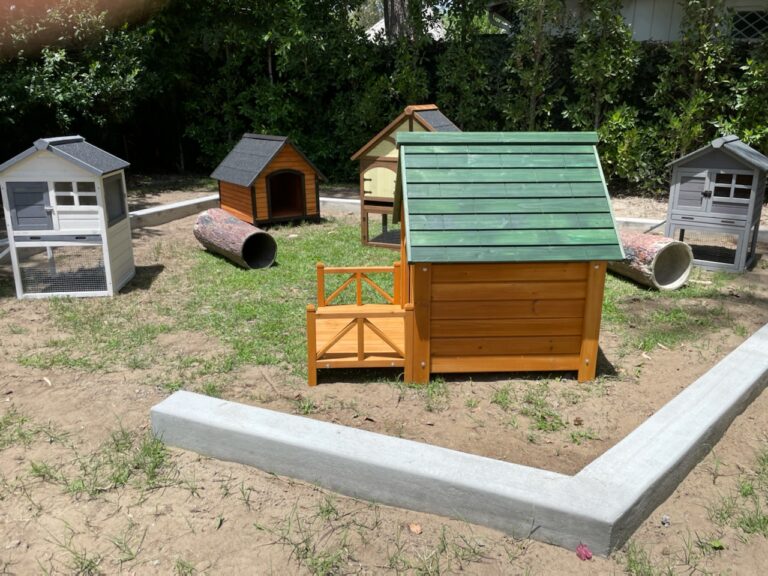 cage enclosure footing
