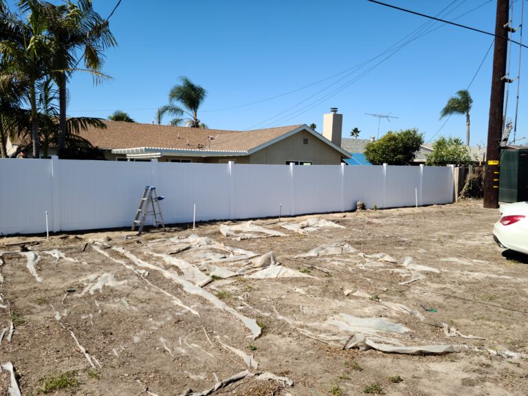 white vinyl fence
